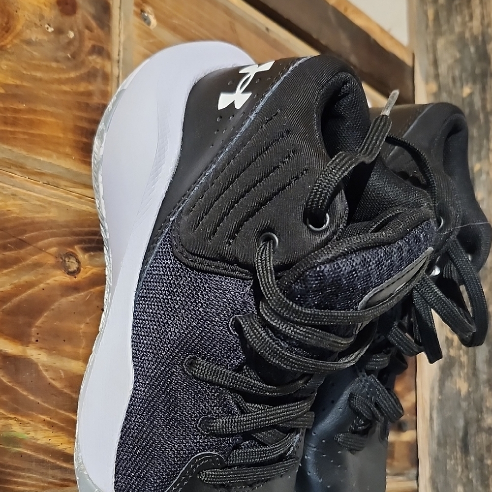 Under Armour Kids' Black and White Sneakers 4.5Y